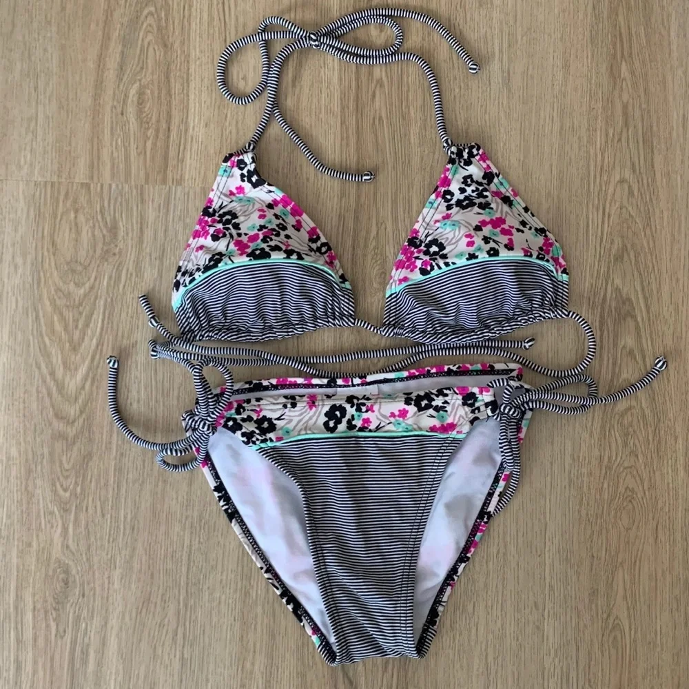 Bikini Bundle - Picture 1 of 6